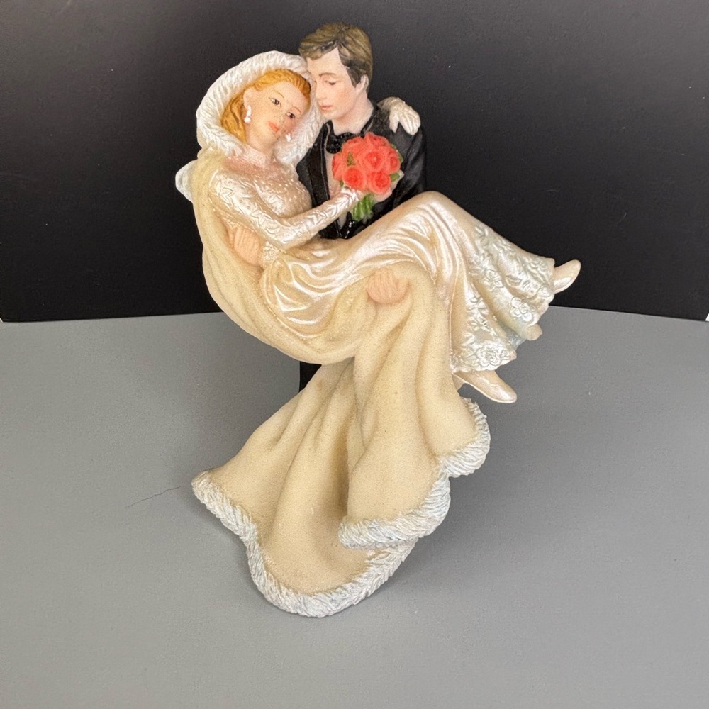 Elegant Bride and Groom Cake Topper